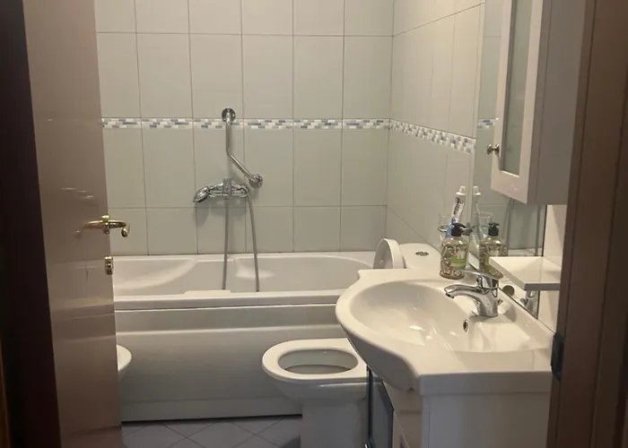 Center Square Skanderbeg * ティラナ